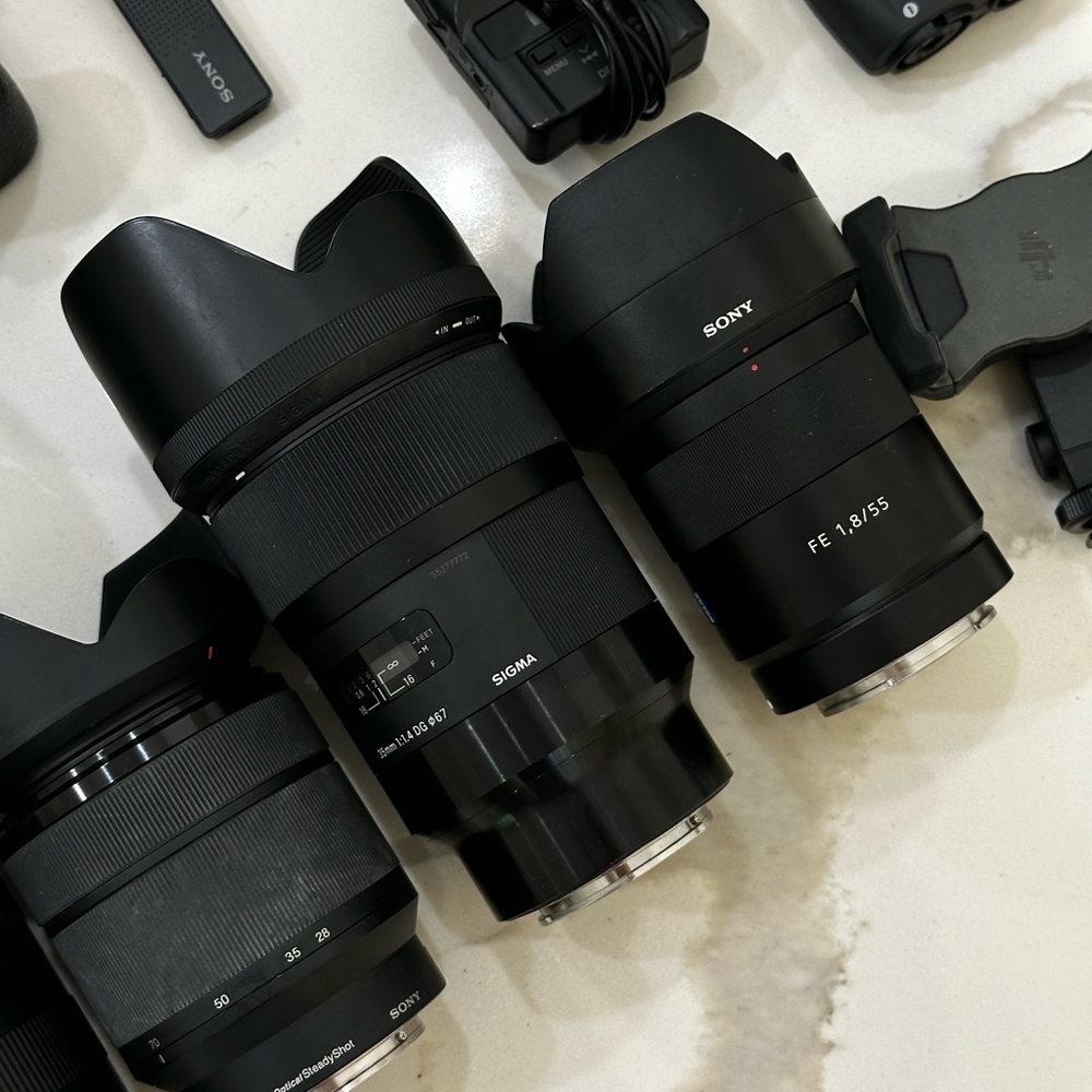 Sony Alpha 7 III Mirrorless Camera with 28-70mm Lens - Picture 4 of 6